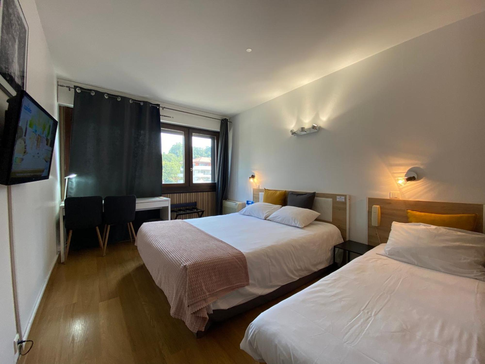 Savoie Hotel Aux Portes De Geneve Saint-Julien-en-Genevois Bagian luar foto