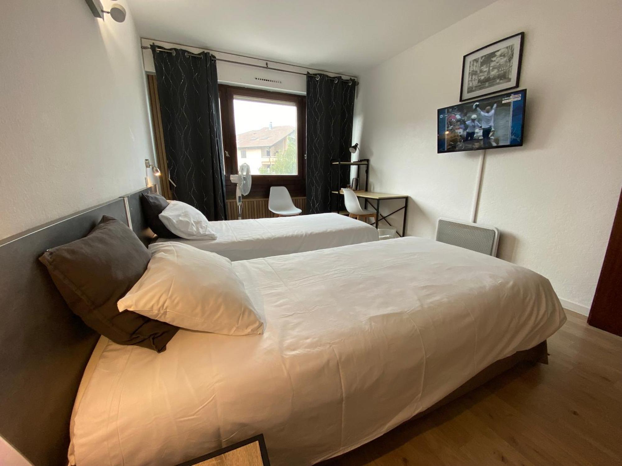Savoie Hotel Aux Portes De Geneve Saint-Julien-en-Genevois Bagian luar foto