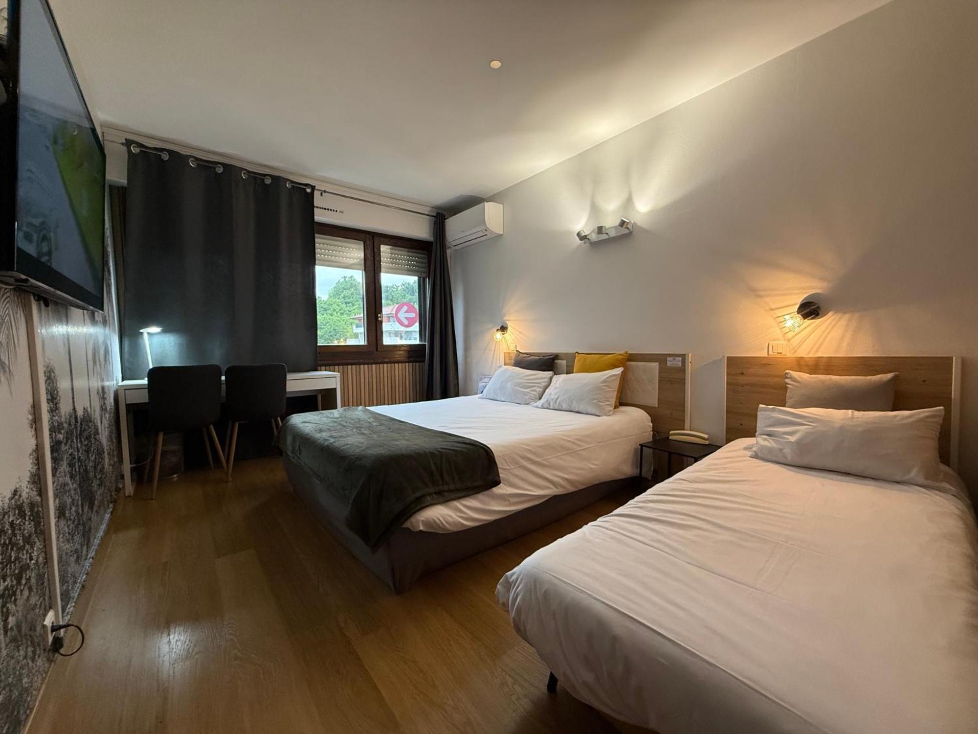 Savoie Hotel Aux Portes De Geneve Saint-Julien-en-Genevois Bagian luar foto